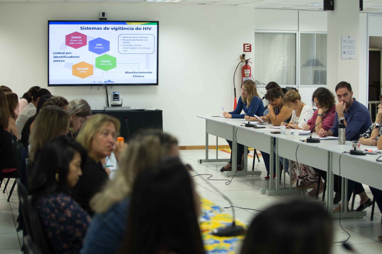 Primeira Roda de Conversa do ano debate o monitoramento clínico do HIV