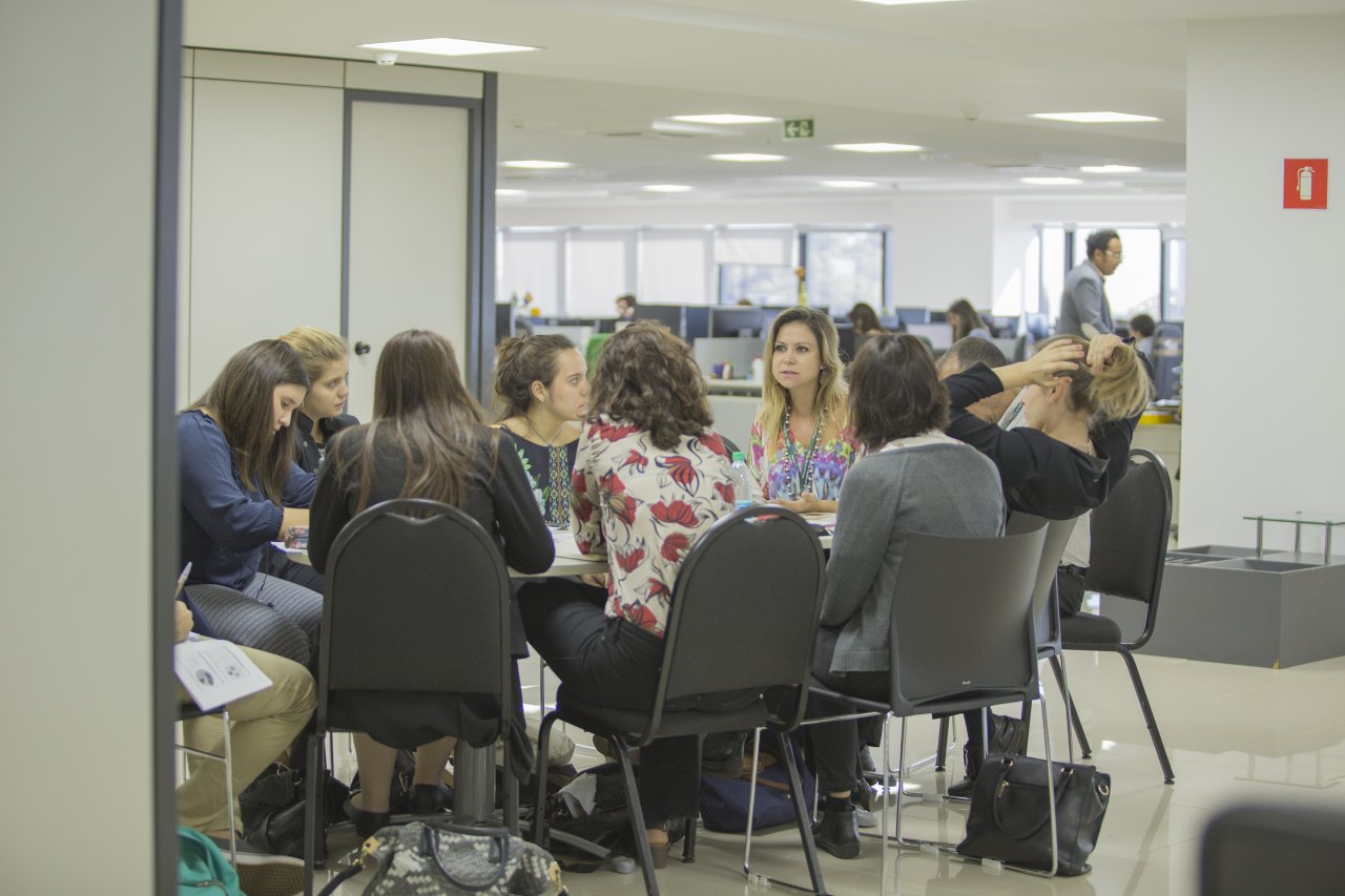 Estudantes da FGV-SP visitam DIAHV e participam da Roda de Conversa